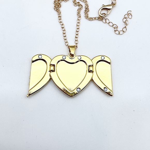 NWT Gold Angel Wings Photo Locket Necklace, 26” + 1 7/8” Ext, Ships in Gift Box - Picture 4 of 9